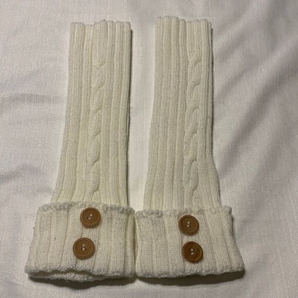 Leg warmers, cream color with large button detail - Picture 1 of 3